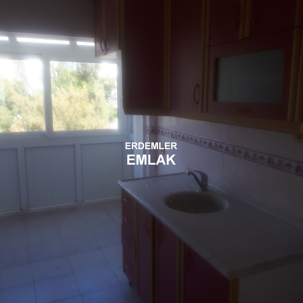 ERDEMLERDEN EVKA 3 MERKEZİNDE BAKIMLI MANZARALI 2+1 DAİRE