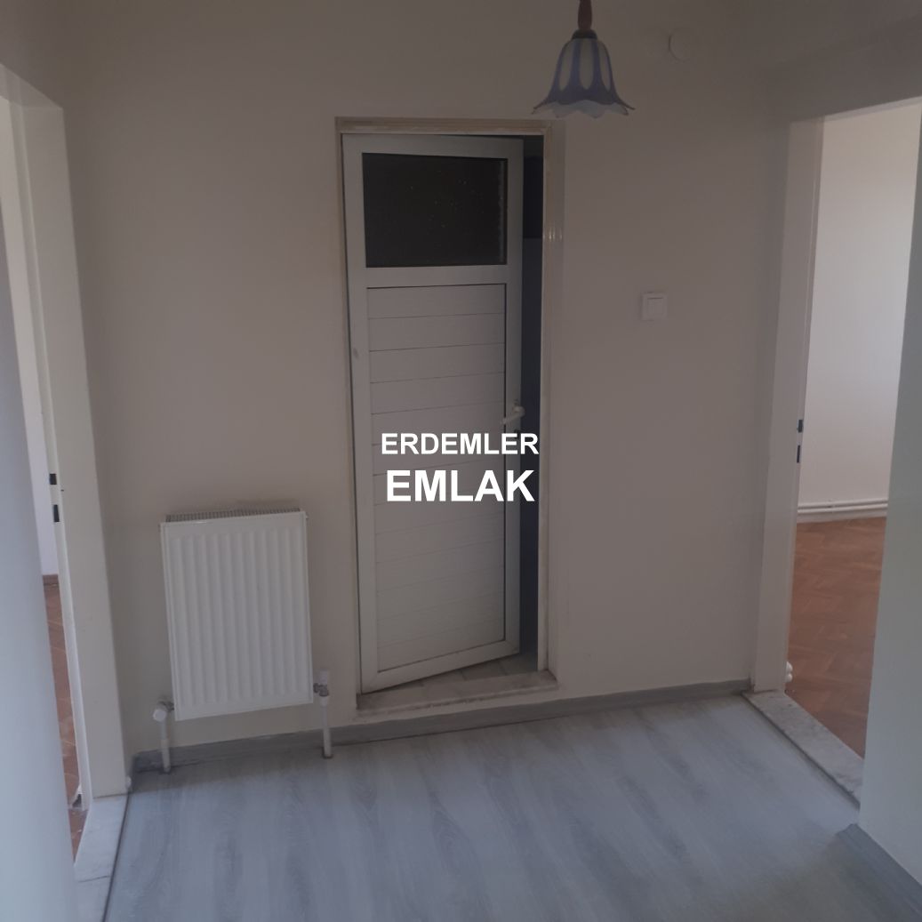 ERDEMLERDEN EVKA 3 MERKEZİNDE ARA KAT DOGALGAZLI BAKIMLIMANZARALI