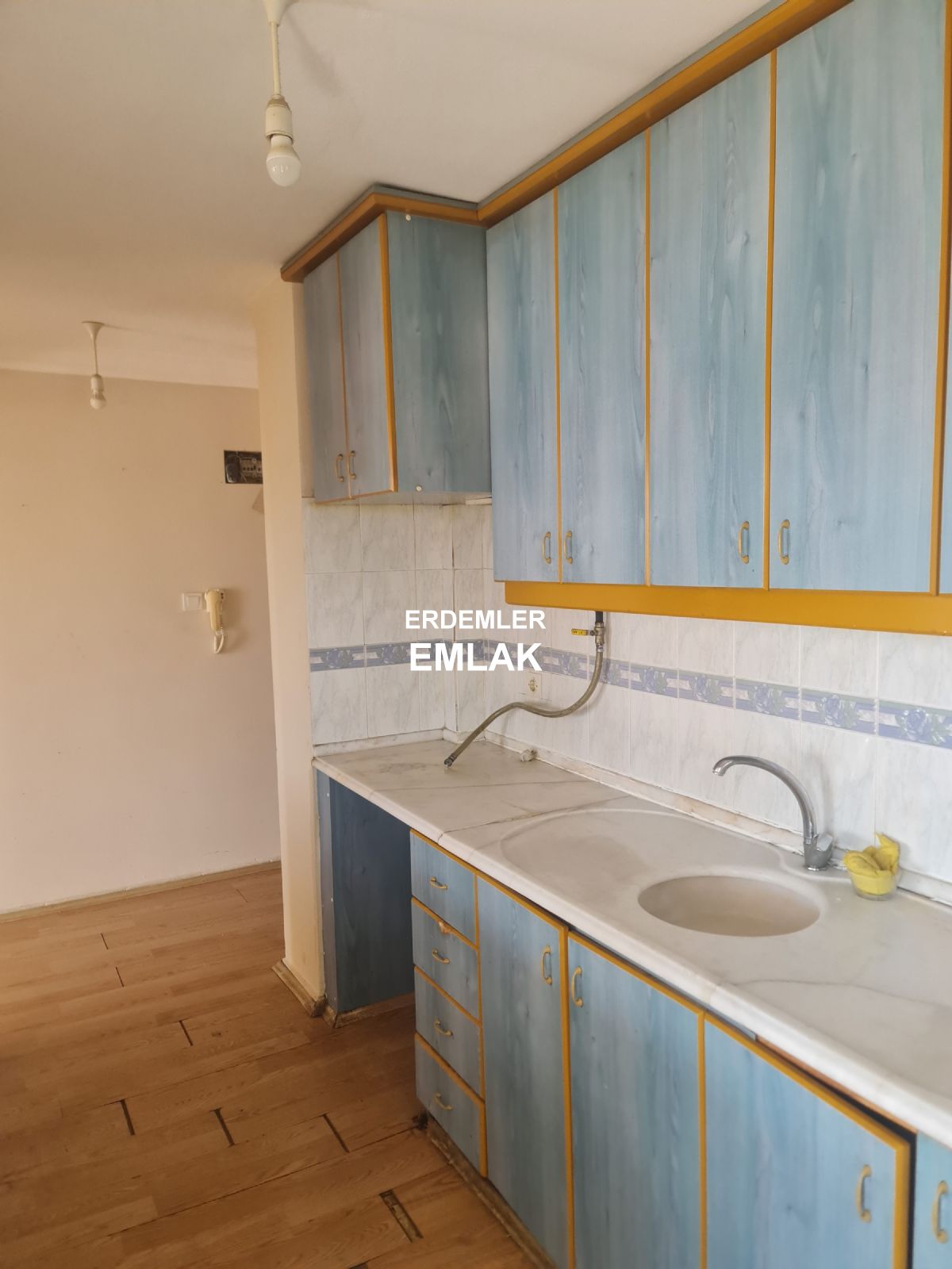 ERDEMLERDEN SİTE İÇİNDE KAPICILI ARA KAT MANZARALI DAİRE