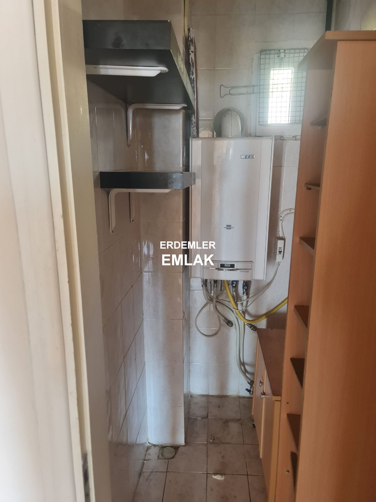 ERDEMLERDEN SİTE İÇİNDE KAPICILI ARA KAT MANZARALI DAİRE