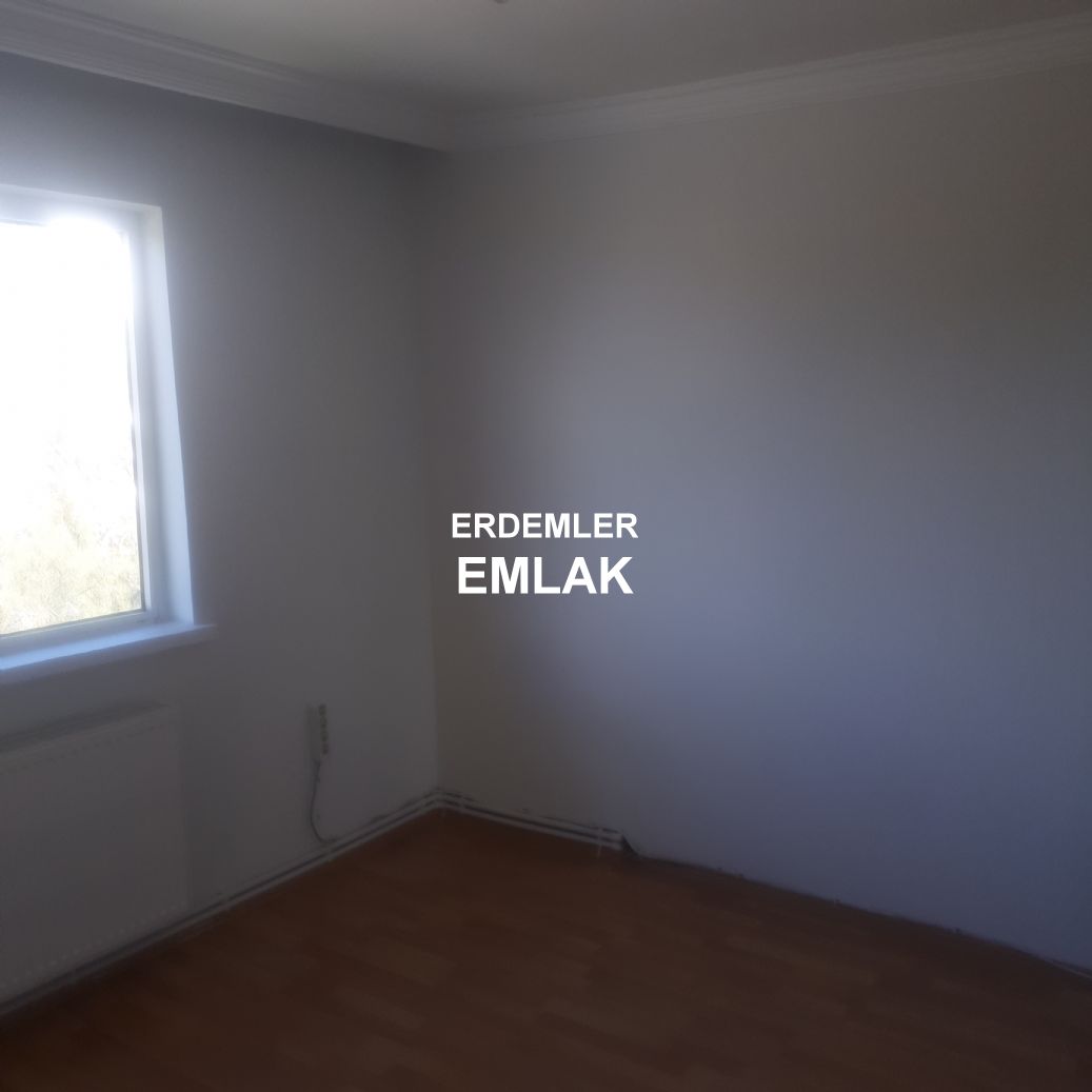 ERDEMLERDEN EVKA 3 MERKEZİNDE BAKIMLI MANZARALI 2+1 DAİRE