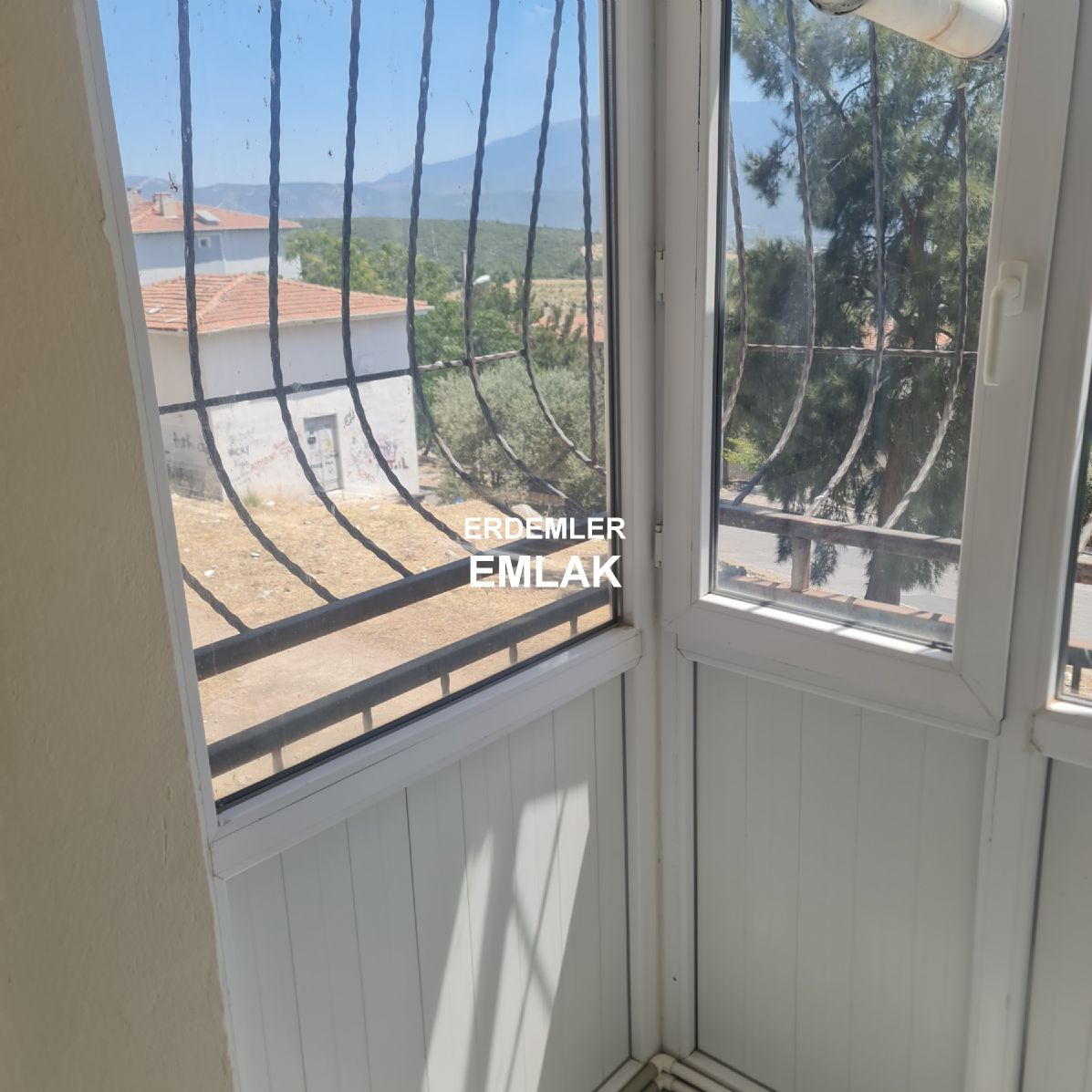 ERDEMLERDEN EVKA 3 DE GİRİŞ KAT 1 ODA 1 SALON