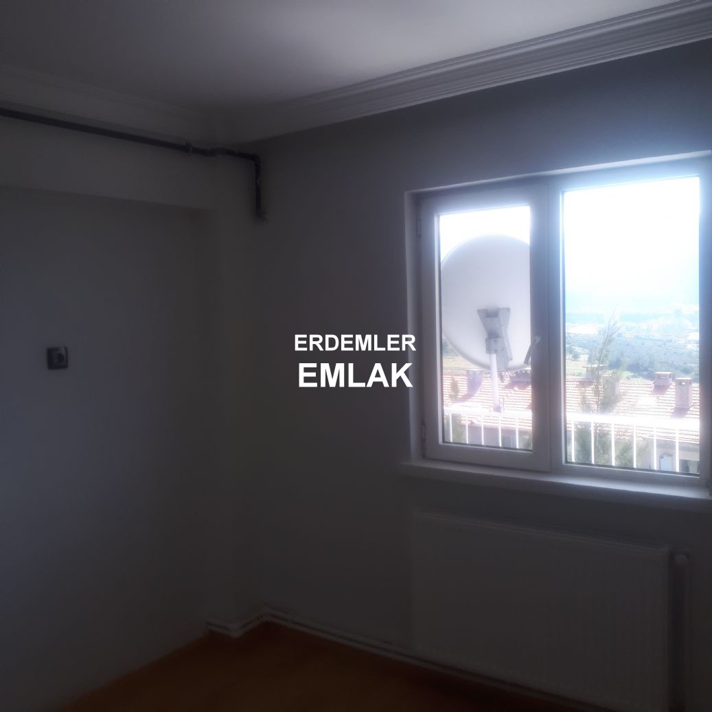ERDEMLERDEN EVKA 3 MERKEZİNDE BAKIMLI MANZARALI 2+1 DAİRE