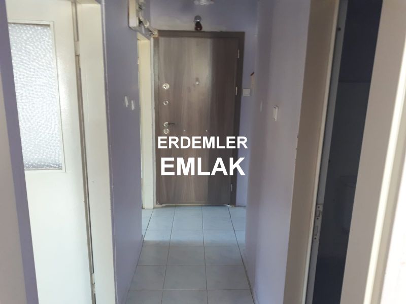 ERDEMLERDEN EVKA 3 MERKEZİNDE ARA KAT BAKIMLI DOGALGAZLI MANZARALI 1+1