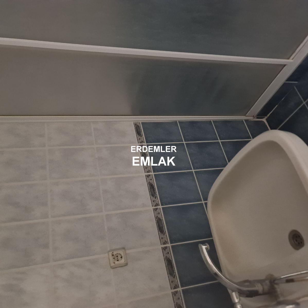 ERDEMLERDEN MACRO CENTERİN HEMEN YANINDA KAPICILI SITE İÇİNDE 3+1