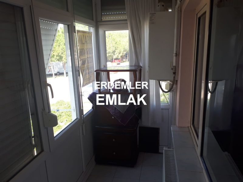 ERDEMLERDEN EVKA 3 MERKEZİNDE ARA KAT BAKIMLI DOGALGAZLI MANZARALI 1+1