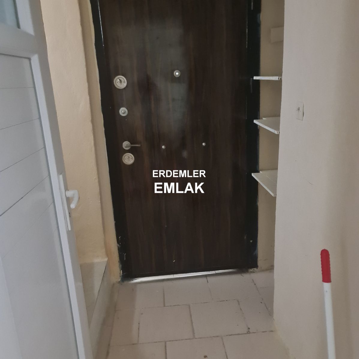 ÖGRENCİYE FULL EŞYALI 4 ODA 1 SALON TRİPLEKS DAİRE KAMPÜSE 5 DURAK MESAFEDE