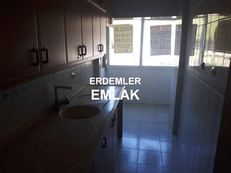 ERDEMLERDEN EVKA 3 MERKEZİNDE ARA KAT BAKIMLI DOGALGAZLI MANZARALI 1+1