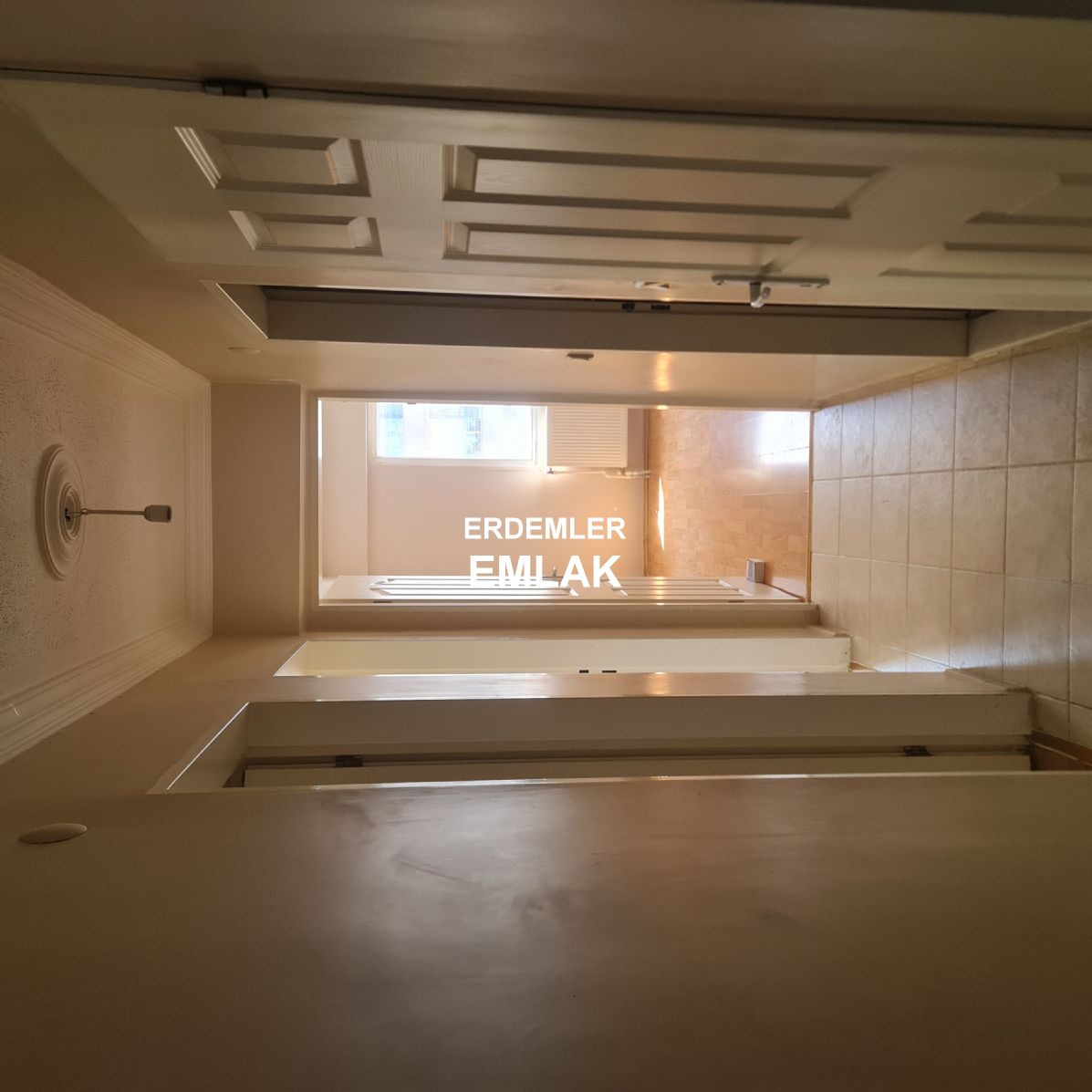 ERDEMLERDEN MACRO CENTERİN HEMEN YANINDA KAPICILI SITE İÇİNDE 3+1