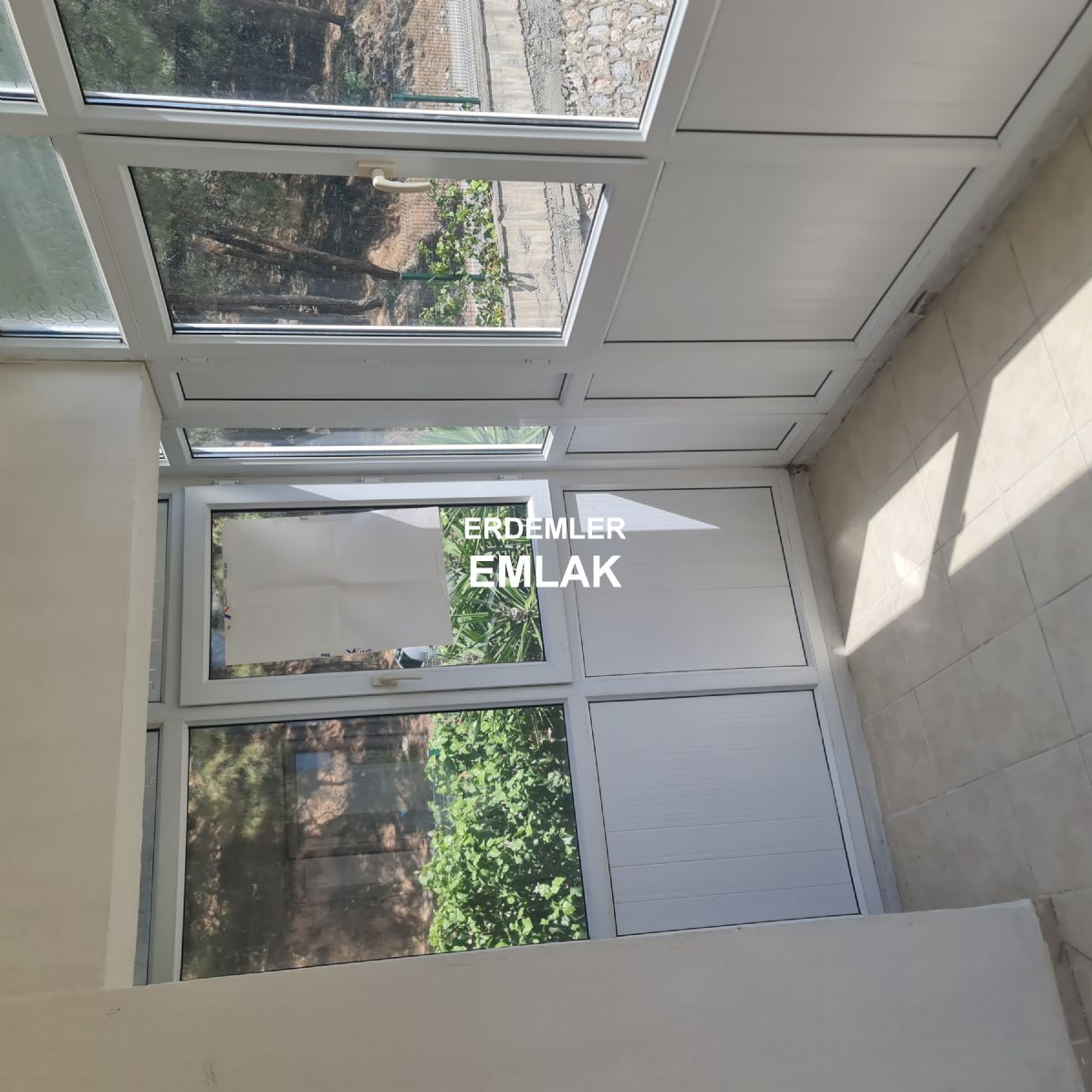 ERDEMLERDEN MACRO CENTERİN HEMEN YANINDA KAPICILI SITE İÇİNDE 3+1