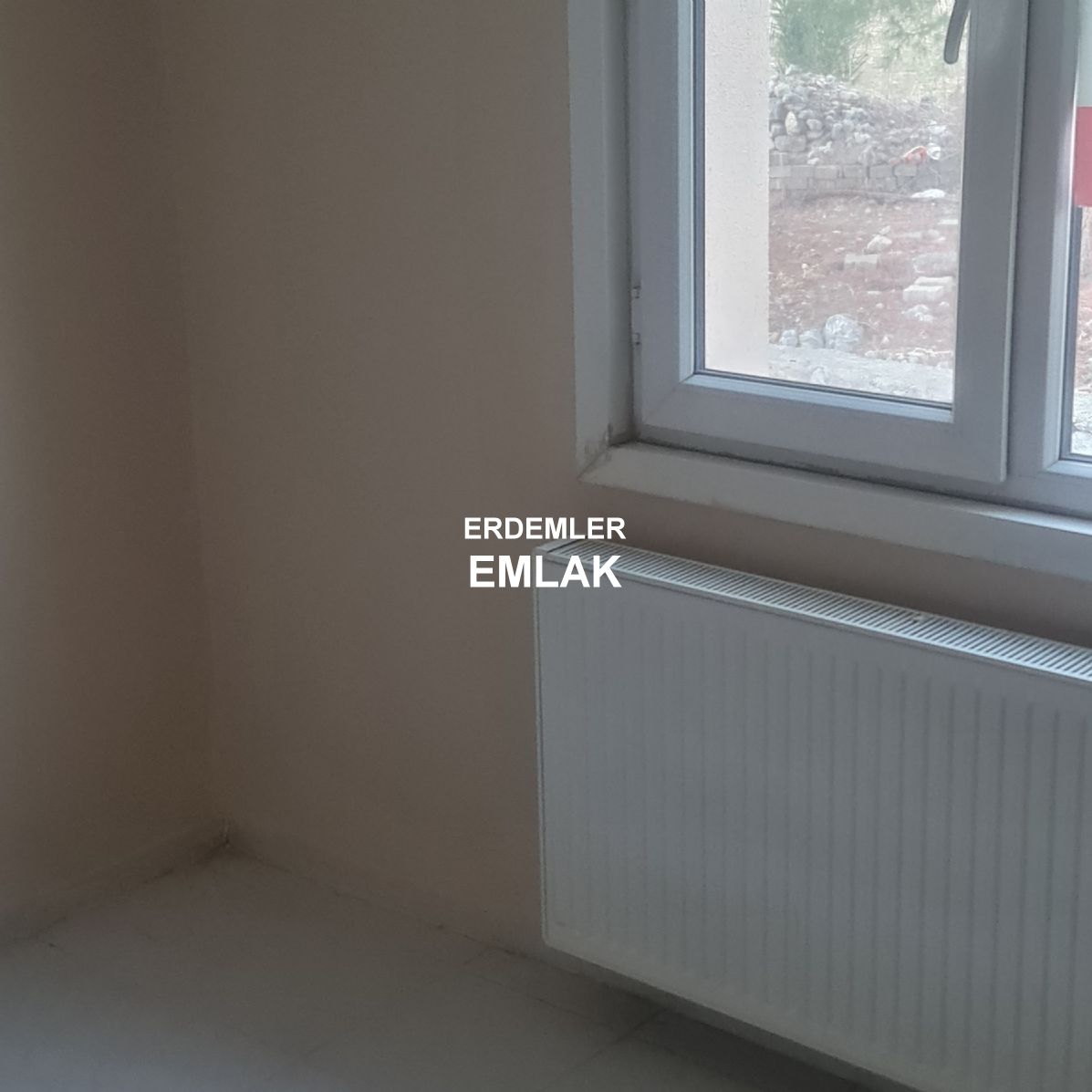 ERDEMLERDEN İZYUVADA KÖRFEZ MANZARALI ARA KAT BAKIMLI DOGALGAZLI DAİRE