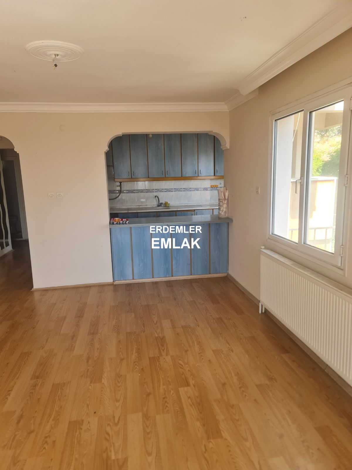 ERDEMLERDEN SİTE İÇİNDE KAPICILI ARA KAT MANZARALI DAİRE