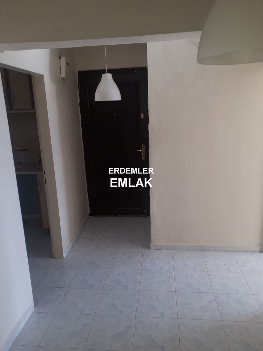 ERDEMLERDEN EVKA 3 MERKEZİNDE MANZARALI BAKIMLI PANJURLU DAİRE