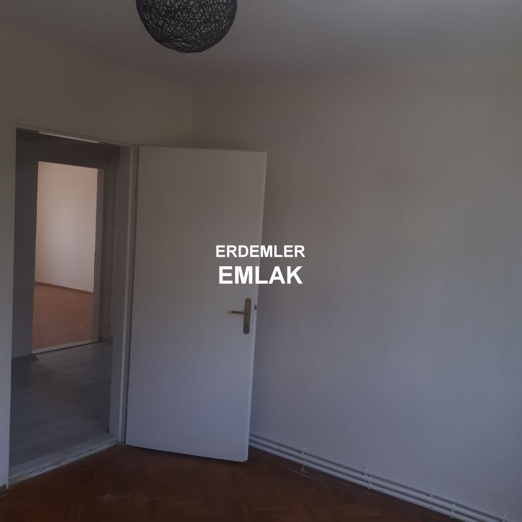 ERDEMLERDEN EVKA 3 MERKEZİNDE ARA KAT DOGALGAZLI BAKIMLIMANZARALI