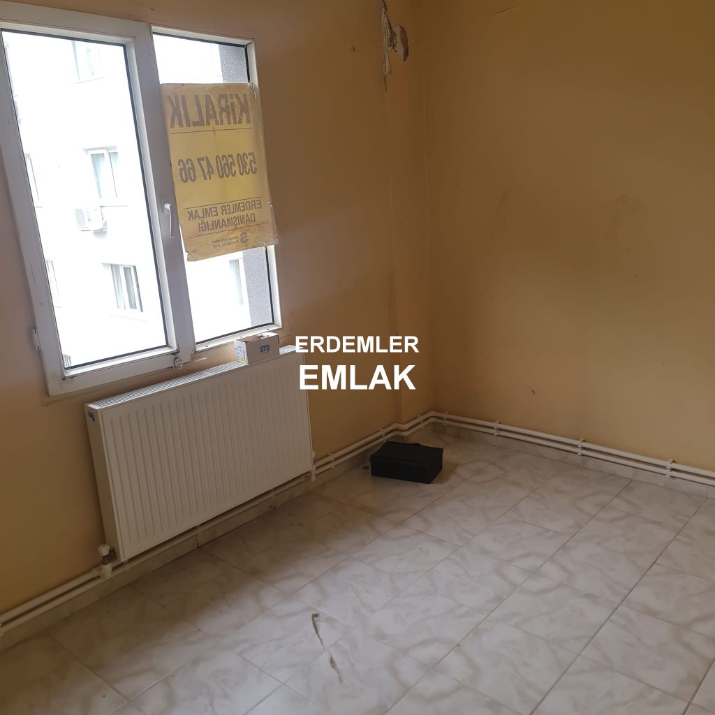 ERDEMLERDEN İZYUVADA 3+1 MAKRO SENTİRE YAKIN NECMİYE BİLGİN İLKÖGRETİM OKULUNUN ALTINDA