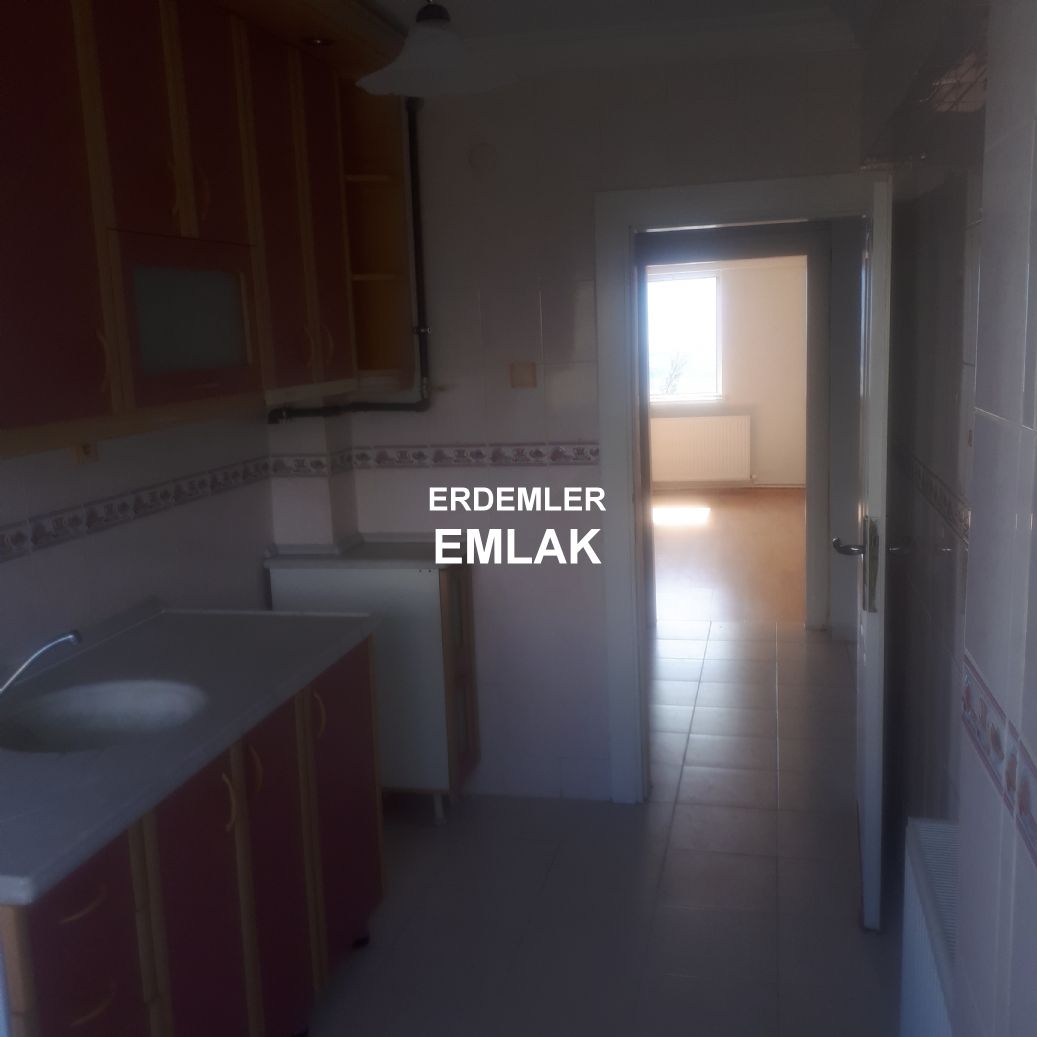 ERDEMLERDEN EVKA 3 MERKEZİNDE BAKIMLI MANZARALI 2+1 DAİRE