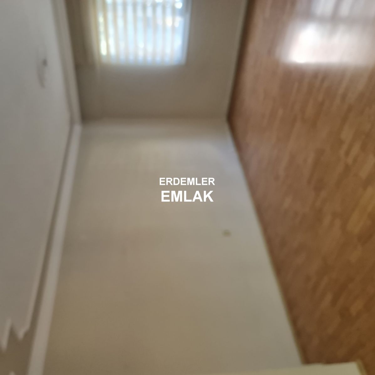 ERDEMLERDEN MACRO CENTERİN HEMEN YANINDA KAPICILI SITE İÇİNDE 3+1