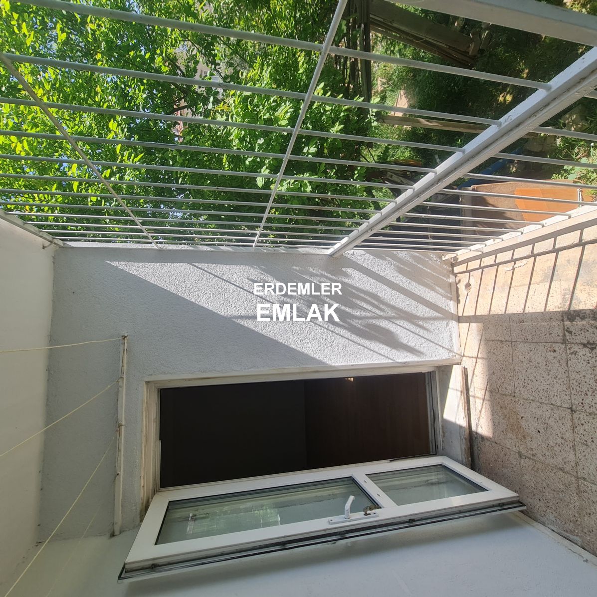 ERDEMLERDEN EVKA 3 DE GİRİŞ KAT 2 ODA 1 SALON