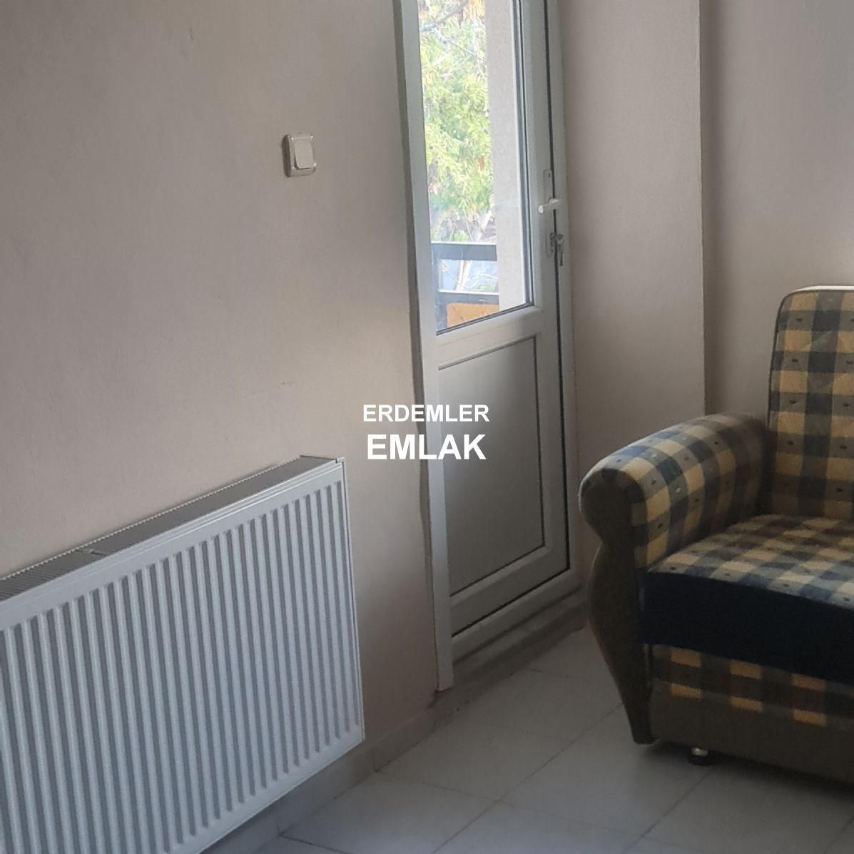 ERDEMLERDEN İZYUVADA KÖRFEZ MANZARALI ARA KAT BAKIMLI DOGALGAZLI DAİRE