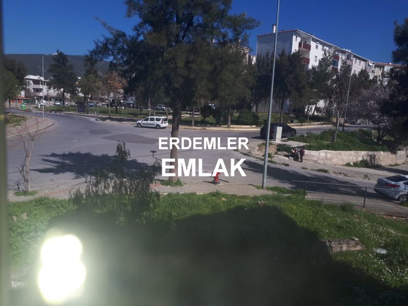 ERDEMLERDEN EVKA 3 MERKEZİNDE ARA KAT BAKIMLI DOGALGAZLI MANZARALI 1+1