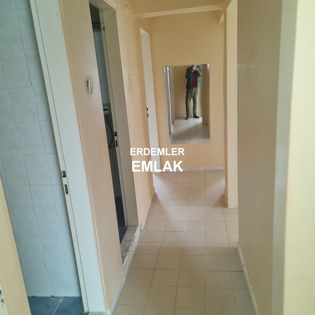 ERDEMLERDEN İZYUVADA 3+1 MAKRO SENTİRE YAKIN NECMİYE BİLGİN İLKÖGRETİM OKULUNUN ALTINDA