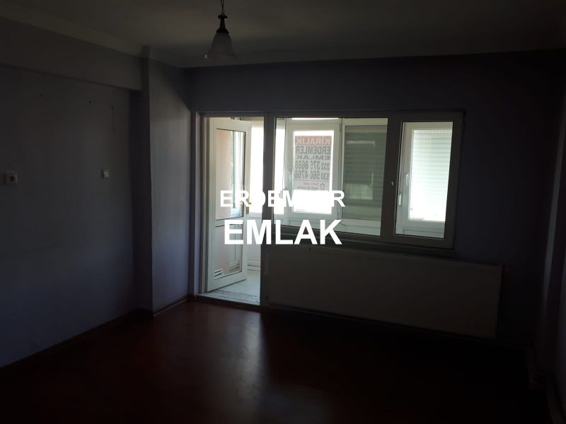 ERDEMLERDEN EVKA 3 MERKEZİNDE ARA KAT BAKIMLI DOGALGAZLI MANZARALI 1+1