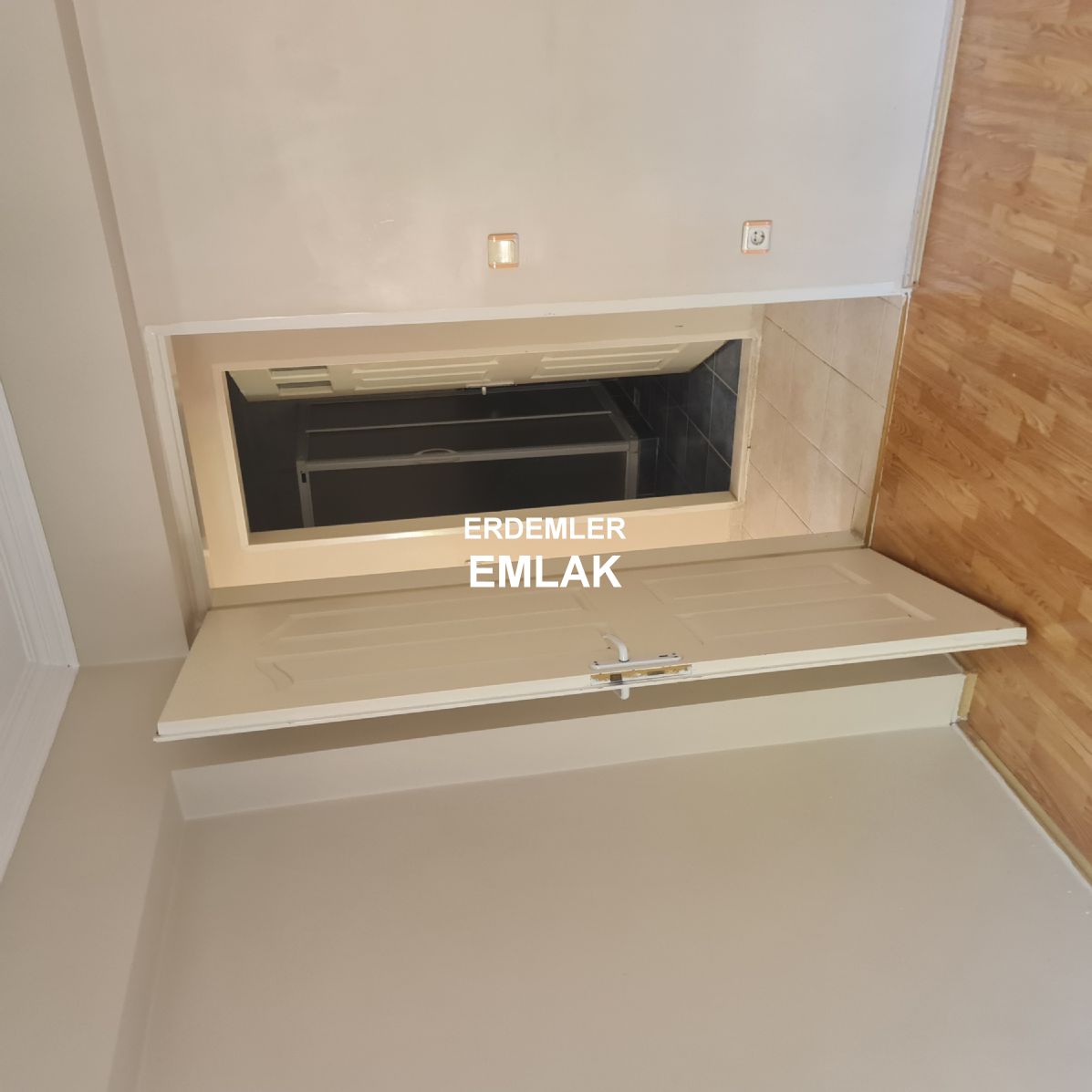 ERDEMLERDEN MACRO CENTERİN HEMEN YANINDA KAPICILI SITE İÇİNDE 3+1