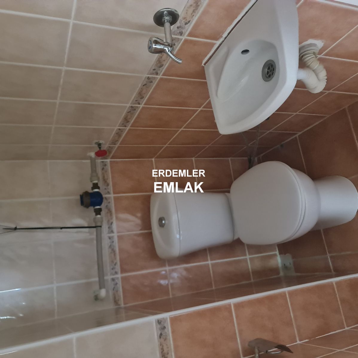 ERDEMLERDEN MACRO CENTERİN HEMEN YANINDA KAPICILI SITE İÇİNDE 3+1