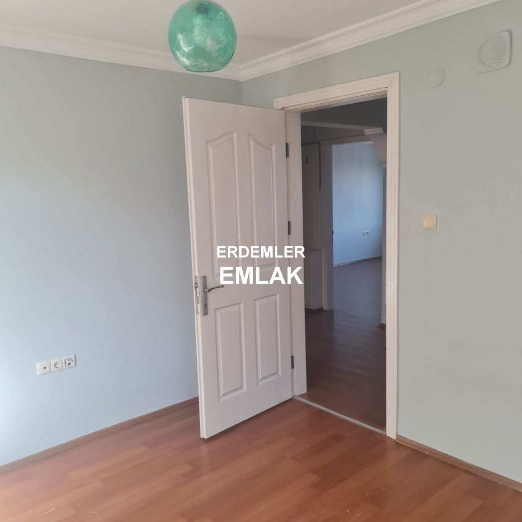 ERDEMLERDEN EVKA 3 DE SATILIK DAİRE MANZARALI BAKIMLI