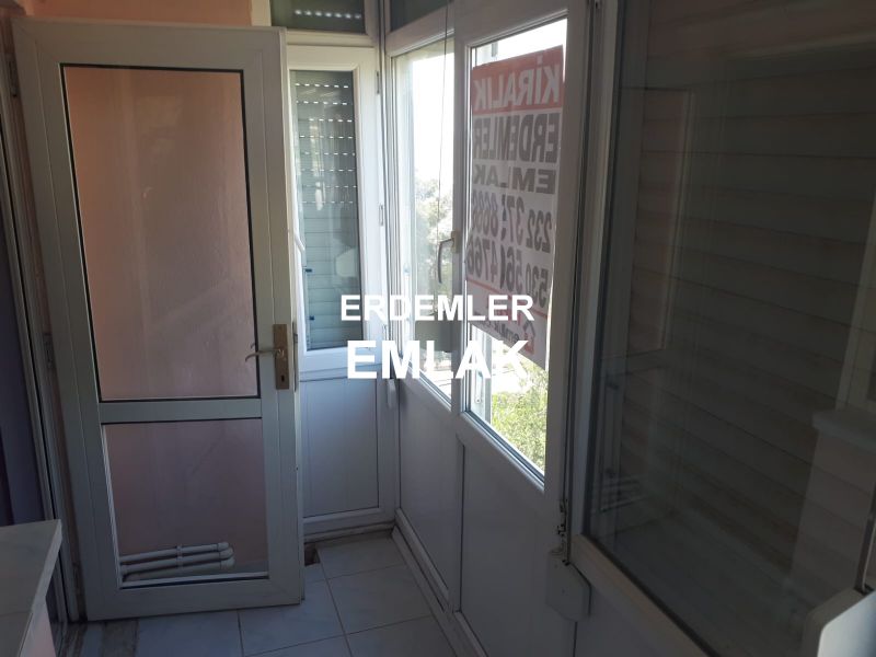 ERDEMLERDEN EVKA 3 MERKEZİNDE ARA KAT BAKIMLI DOGALGAZLI MANZARALI 1+1