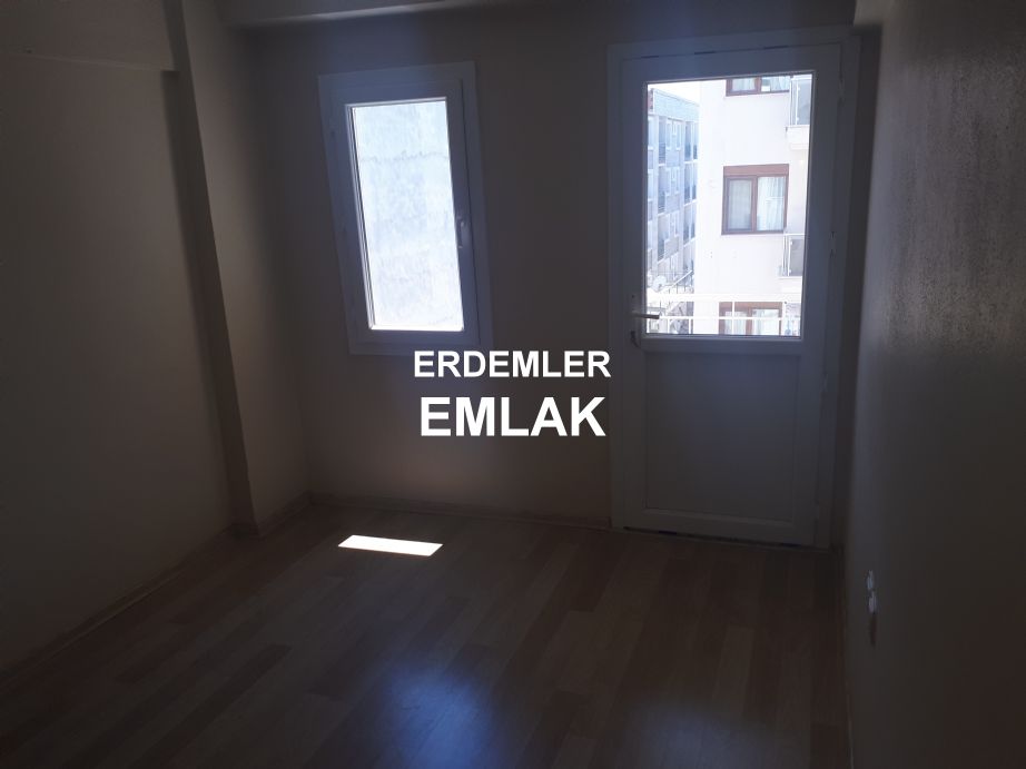 ERDEMLERDEN KARŞIYAKA ŞEMİKLERDE ORDU BULVARINDA ARA KAT DAİRE ERDEMLERDEN KARŞIYAKA ŞEMİKLERDE ORDU BULVARINDA ARA KAT DAİRE