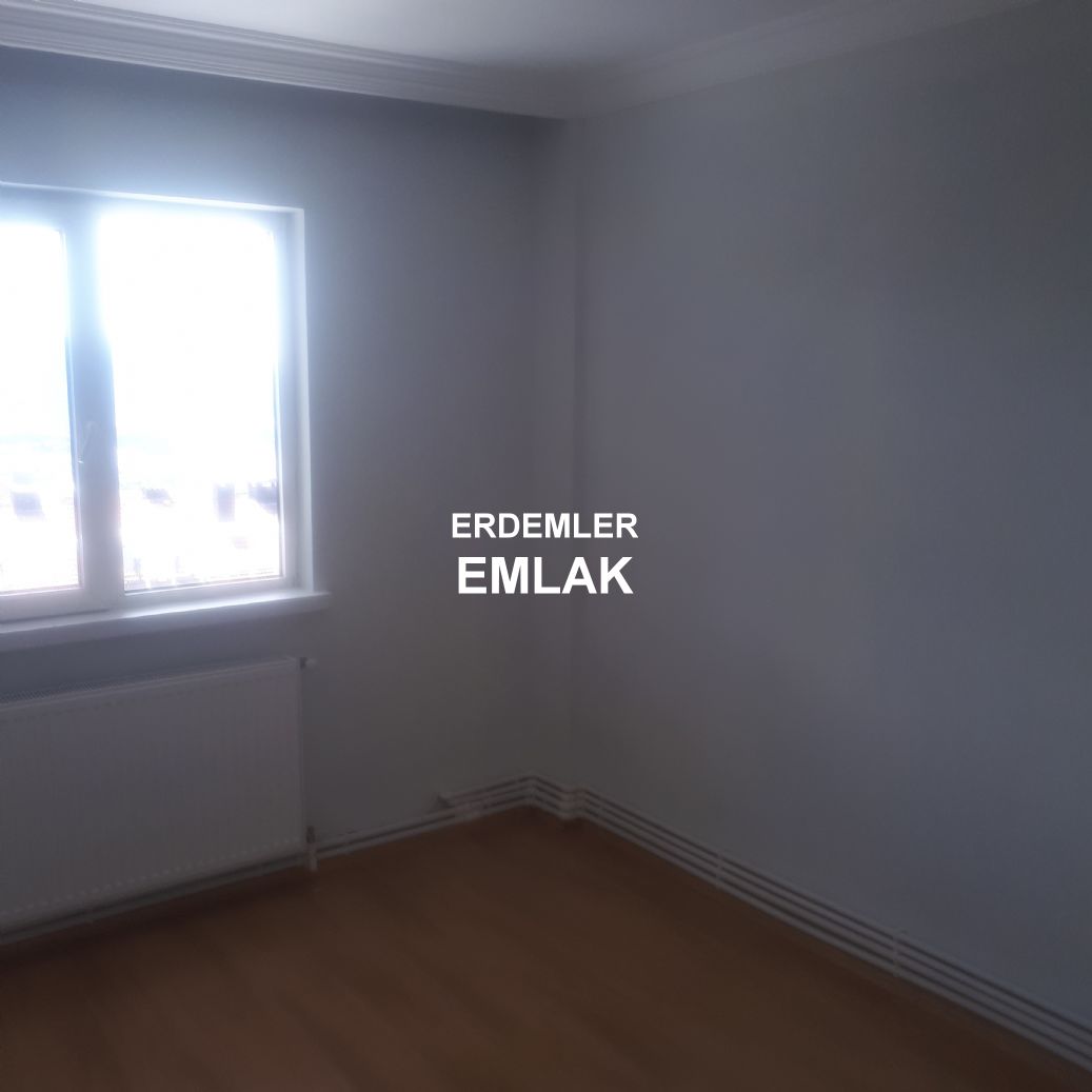 ERDEMLERDEN EVKA 3 MERKEZİNDE BAKIMLI MANZARALI 2+1 DAİRE