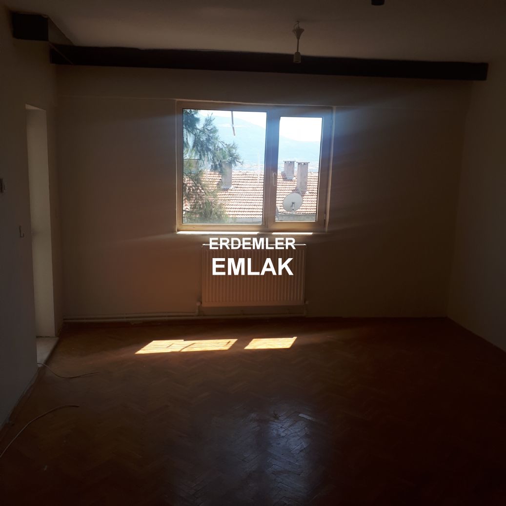 ERDEMLERDEN EVKA 3 MERKEZİNDE ARA KAT DOGALGAZLI BAKIMLIMANZARALI