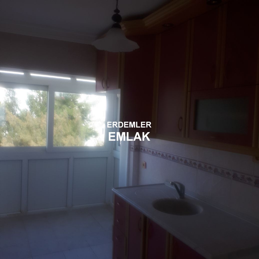 ERDEMLERDEN EVKA 3 MERKEZİNDE BAKIMLI MANZARALI 2+1 DAİRE
