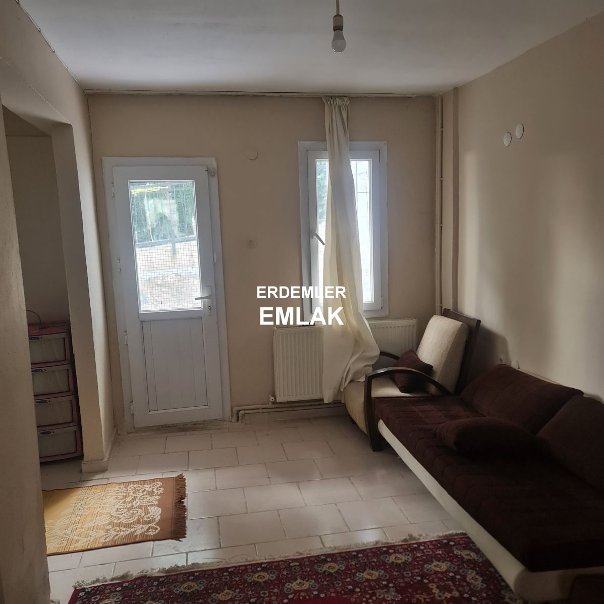 ÖGRENCİYE FULL EŞYALI 4 ODA 1 SALON TRİPLEKS DAİRE KAMPÜSE 5 DURAK MESAFEDE