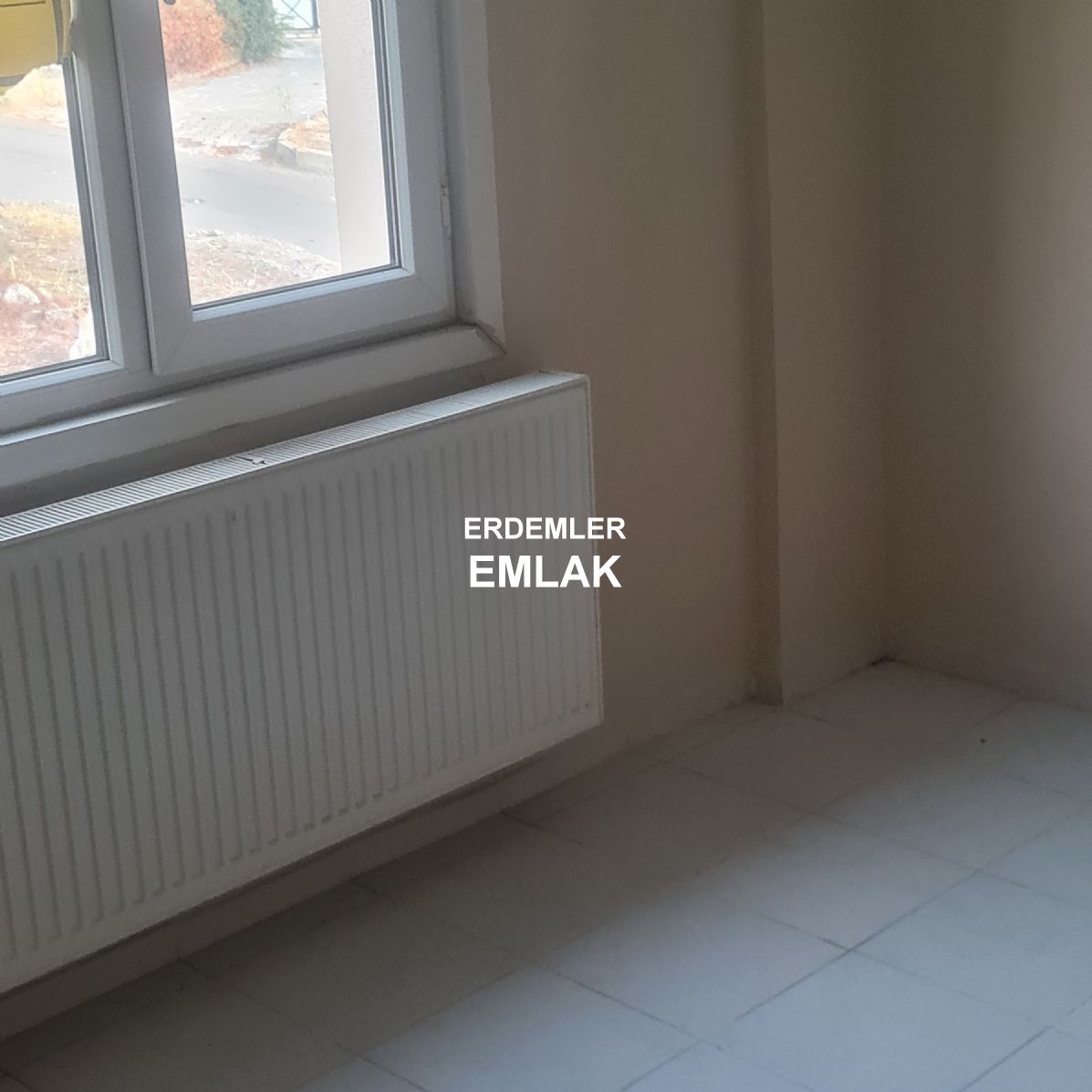 ERDEMLERDEN İZYUVADA KÖRFEZ MANZARALI ARA KAT BAKIMLI DOGALGAZLI DAİRE