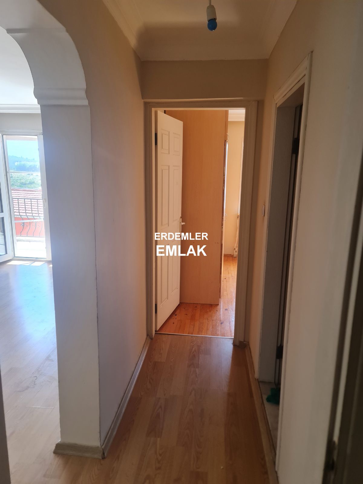 ERDEMLERDEN SİTE İÇİNDE KAPICILI ARA KAT MANZARALI DAİRE