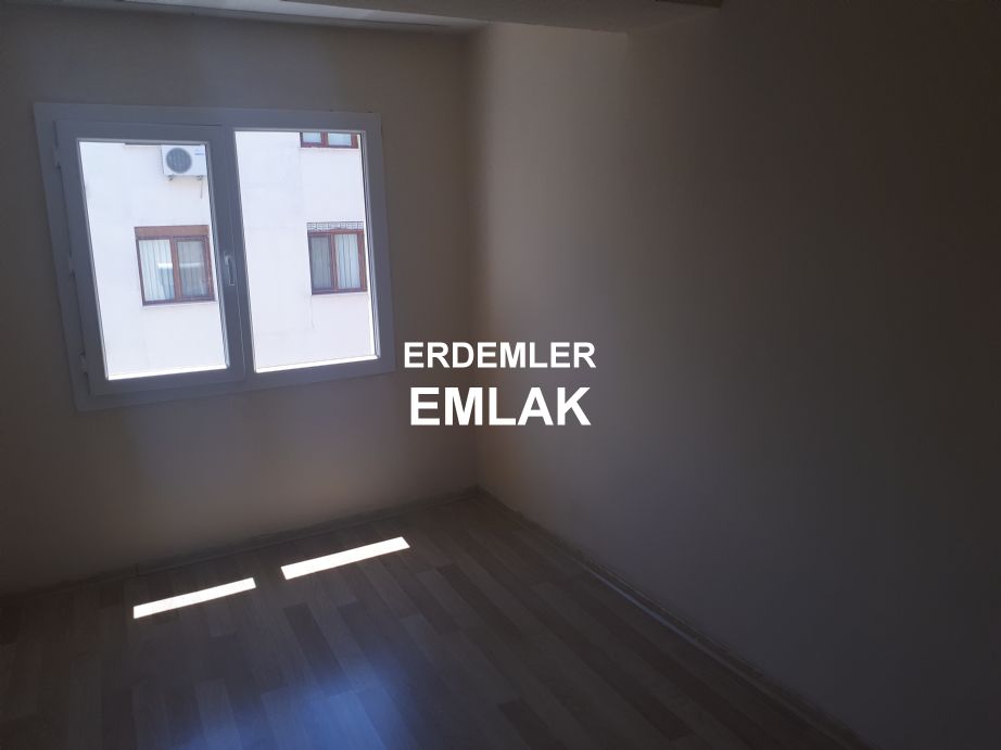 ERDEMLERDEN KARŞIYAKA ŞEMİKLERDE ORDU BULVARINDA ARA KAT DAİRE ERDEMLERDEN KARŞIYAKA ŞEMİKLERDE ORDU BULVARINDA ARA KAT DAİRE