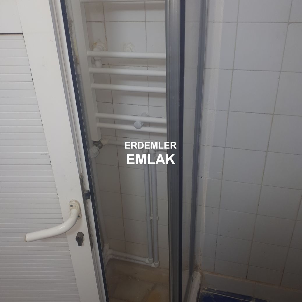 ERDEMLERDEN EVKA 3 MERKEZİNDE ARA KAT DOGALGAZLI BAKIMLIMANZARALI
