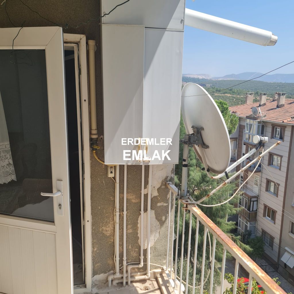 ERDEMLERDEN EVKA 3 DE FULL EŞYALI ARA KAT BAKIMLI DAİRE