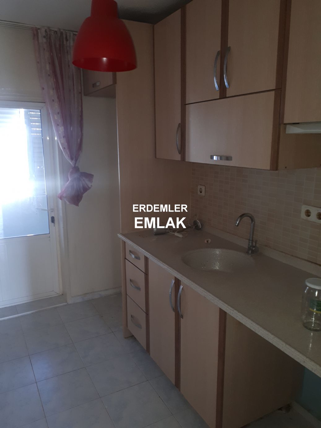 ERDEMLERDEN EVKA 3 MERKEZİNDE MANZARALI BAKIMLI PANJURLU DAİRE