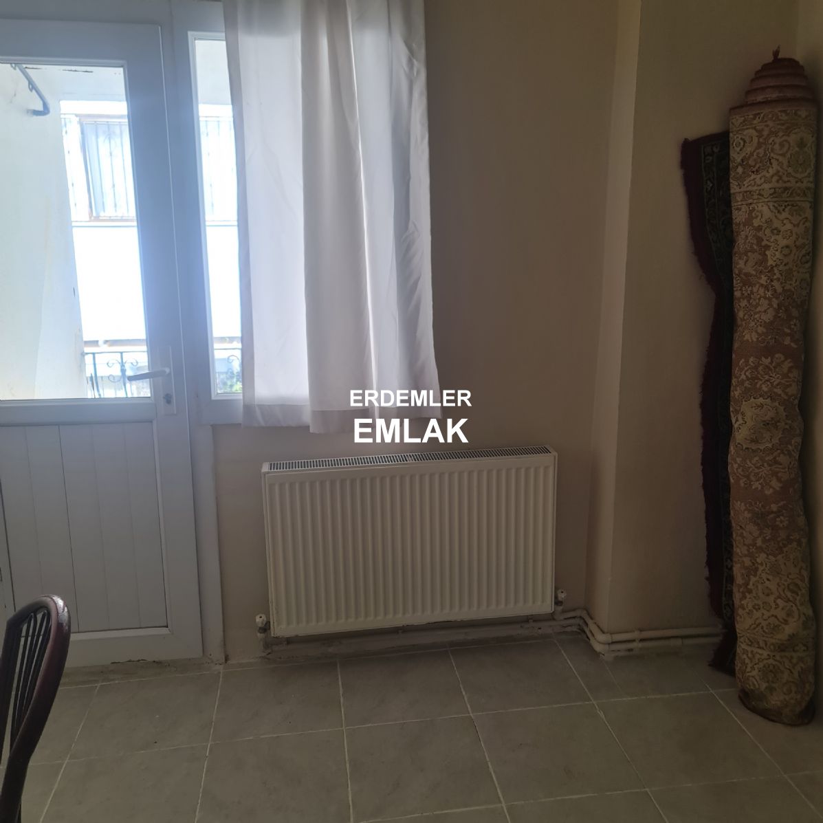 ÖGRENCİYE FULL EŞYALI 4 ODA 1 SALON TRİPLEKS DAİRE KAMPÜSE 5 DURAK MESAFEDE