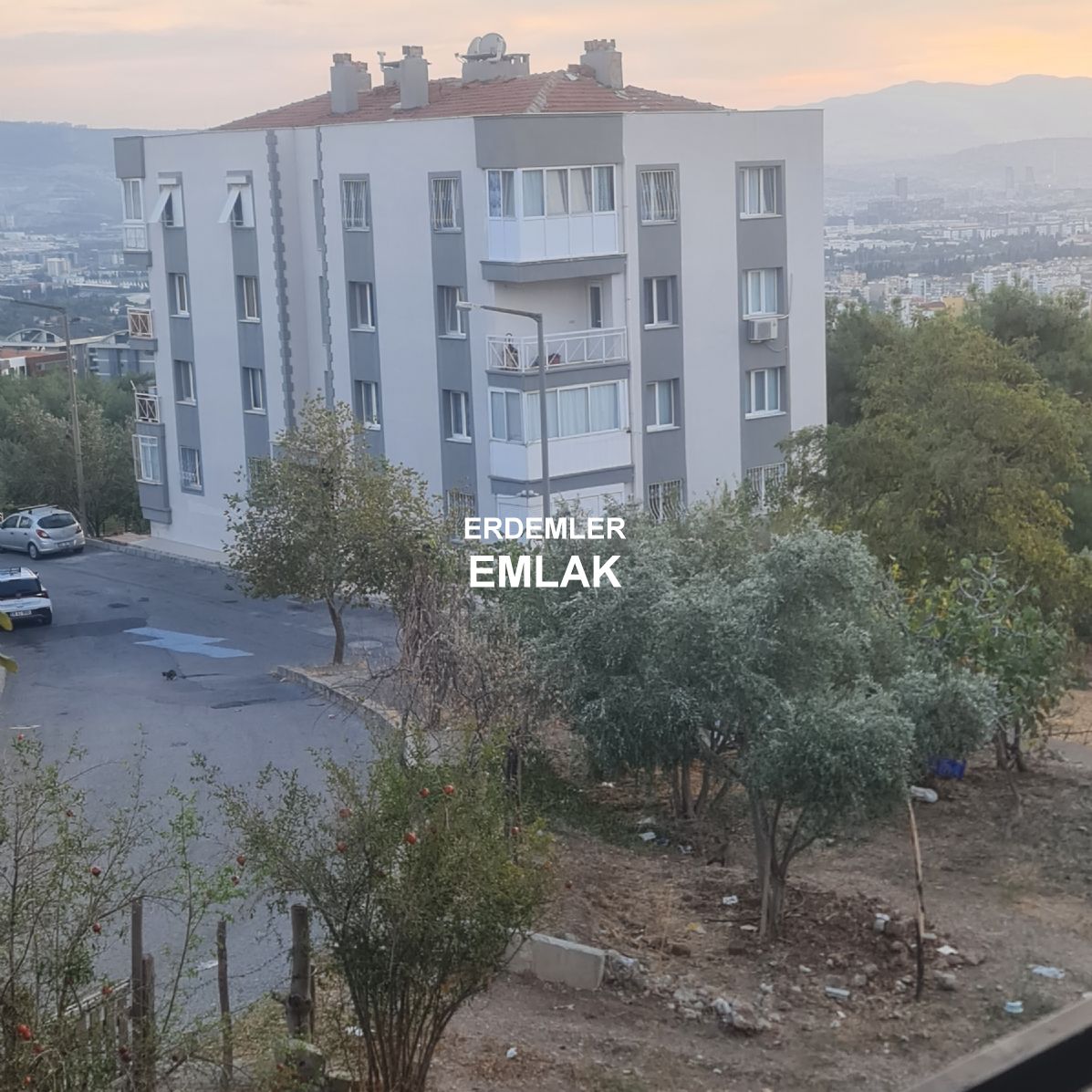 ERDEMLERDEN İZYUVADA KÖRFEZ MANZARALI ARA KAT BAKIMLI DOGALGAZLI DAİRE