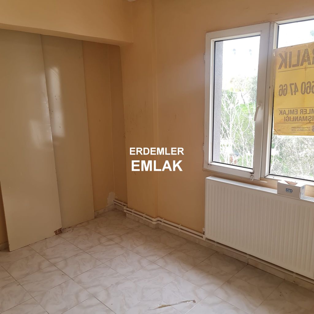 ERDEMLERDEN İZYUVADA 3+1 MAKRO SENTİRE YAKIN NECMİYE BİLGİN İLKÖGRETİM OKULUNUN ALTINDA