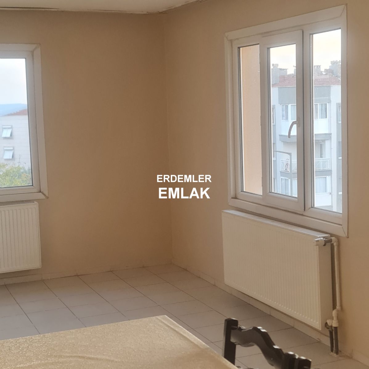 ERDEMLERDEN İZYUVADA KÖRFEZ MANZARALI ARA KAT BAKIMLI DOGALGAZLI DAİRE