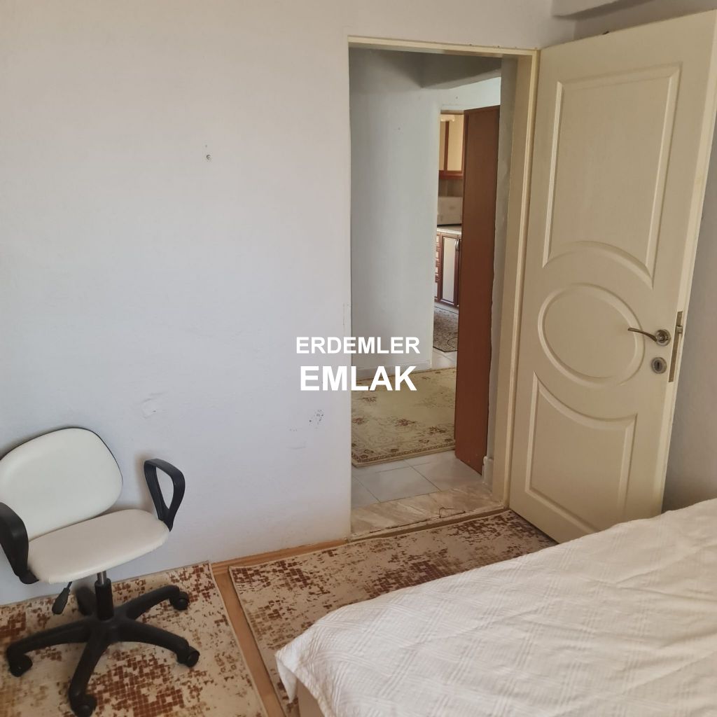 ERDEMLERDEN EVKA 3 DE FULL EŞYALI ARA KAT BAKIMLI DAİRE