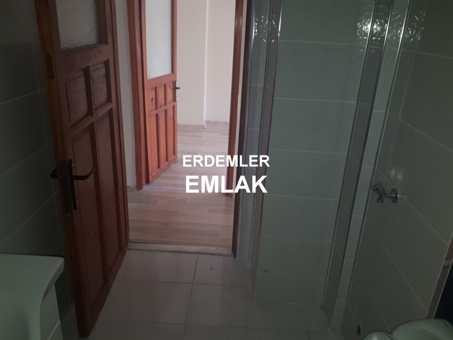 ERDEMLERDEN KARŞIYAKA ŞEMİKLERDE ORDU BULVARINDA ARA KAT DAİRE