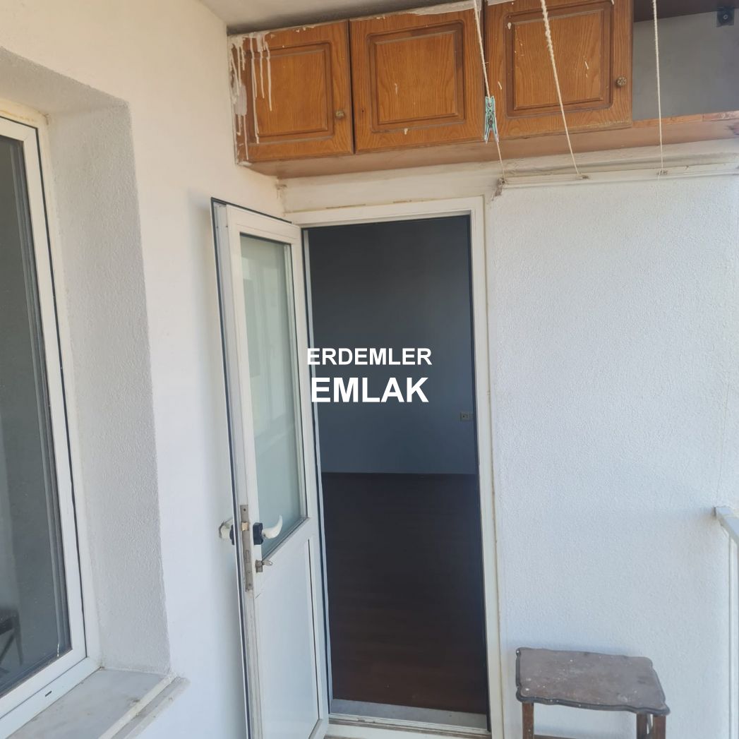 ERDEMLERDEN EVKA 3 DE SATILIK DAİRE MANZARALI BAKIMLI