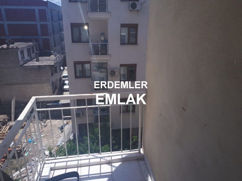 ERDEMLERDEN KARŞIYAKA ŞEMİKLERDE ORDU BULVARINDA ARA KAT DAİRE