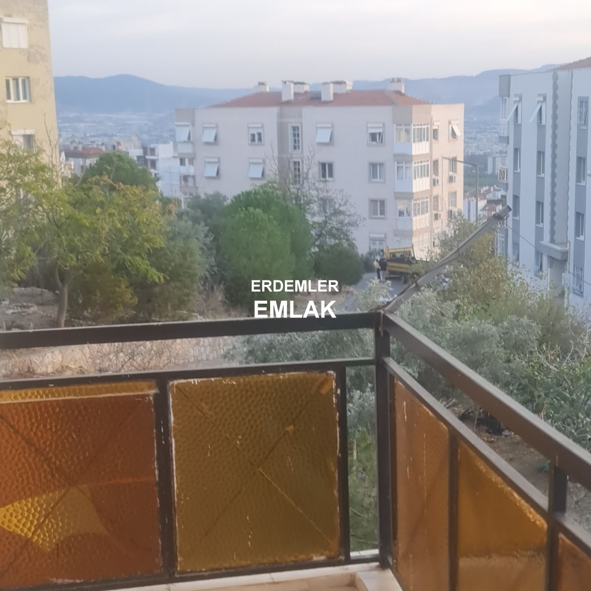 ERDEMLERDEN İZYUVADA KÖRFEZ MANZARALI ARA KAT BAKIMLI DOGALGAZLI DAİRE